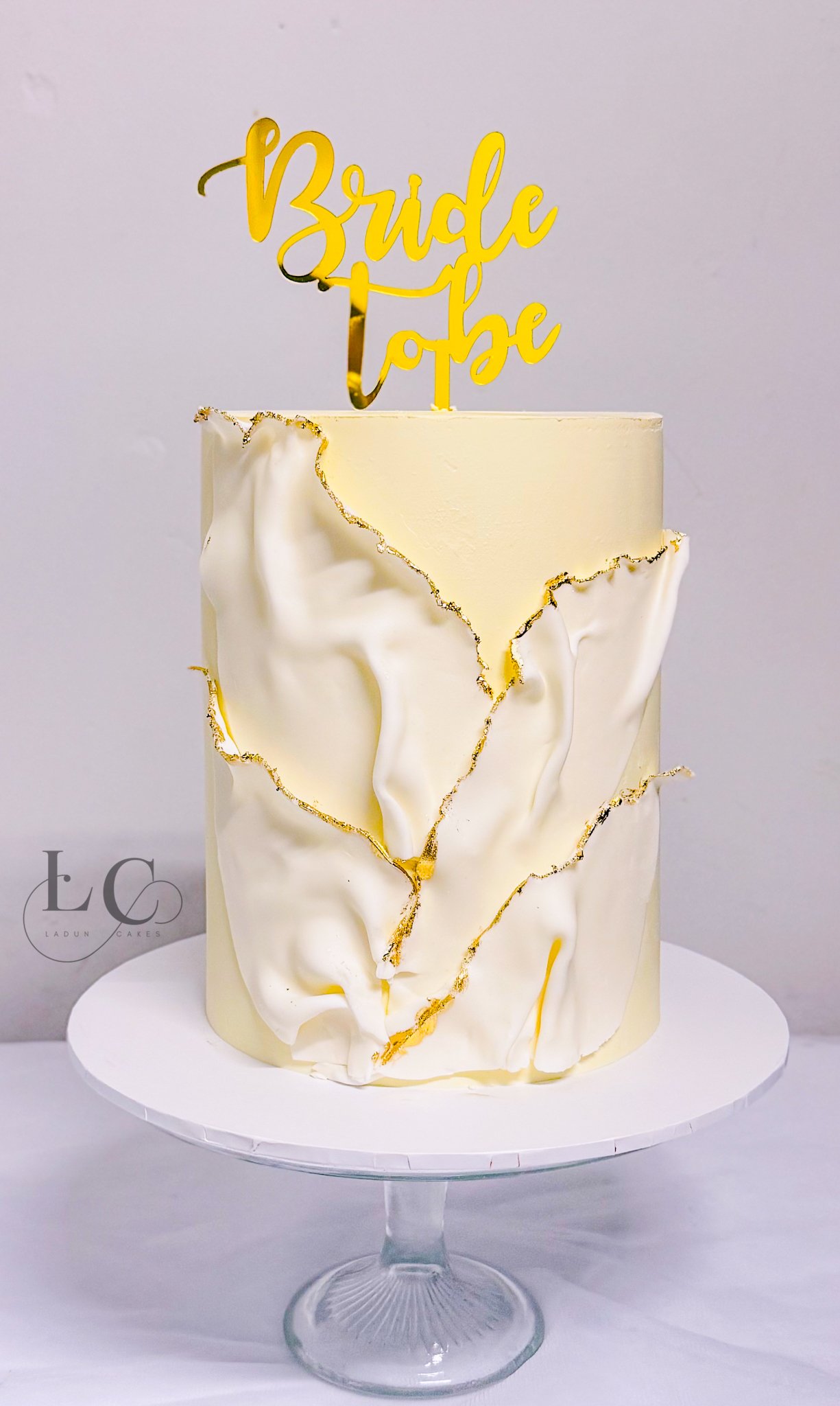Ivory ruffles & gold